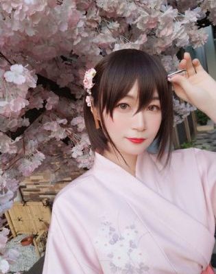 大尺度嫩模与摄影师视频_720在线观看完整版