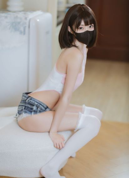 白丝校花撅着屁股求调教_720电影免费在线